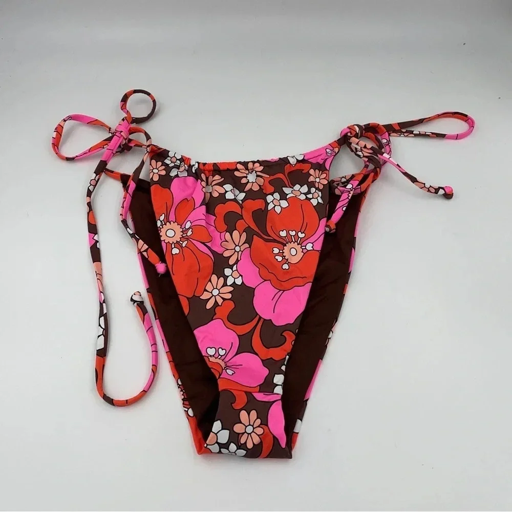 Frankies Bikinis cute side